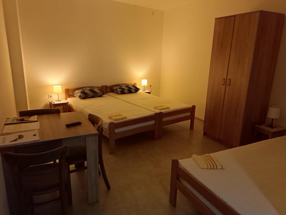 Adamovic Apartment Pirot Luaran gambar