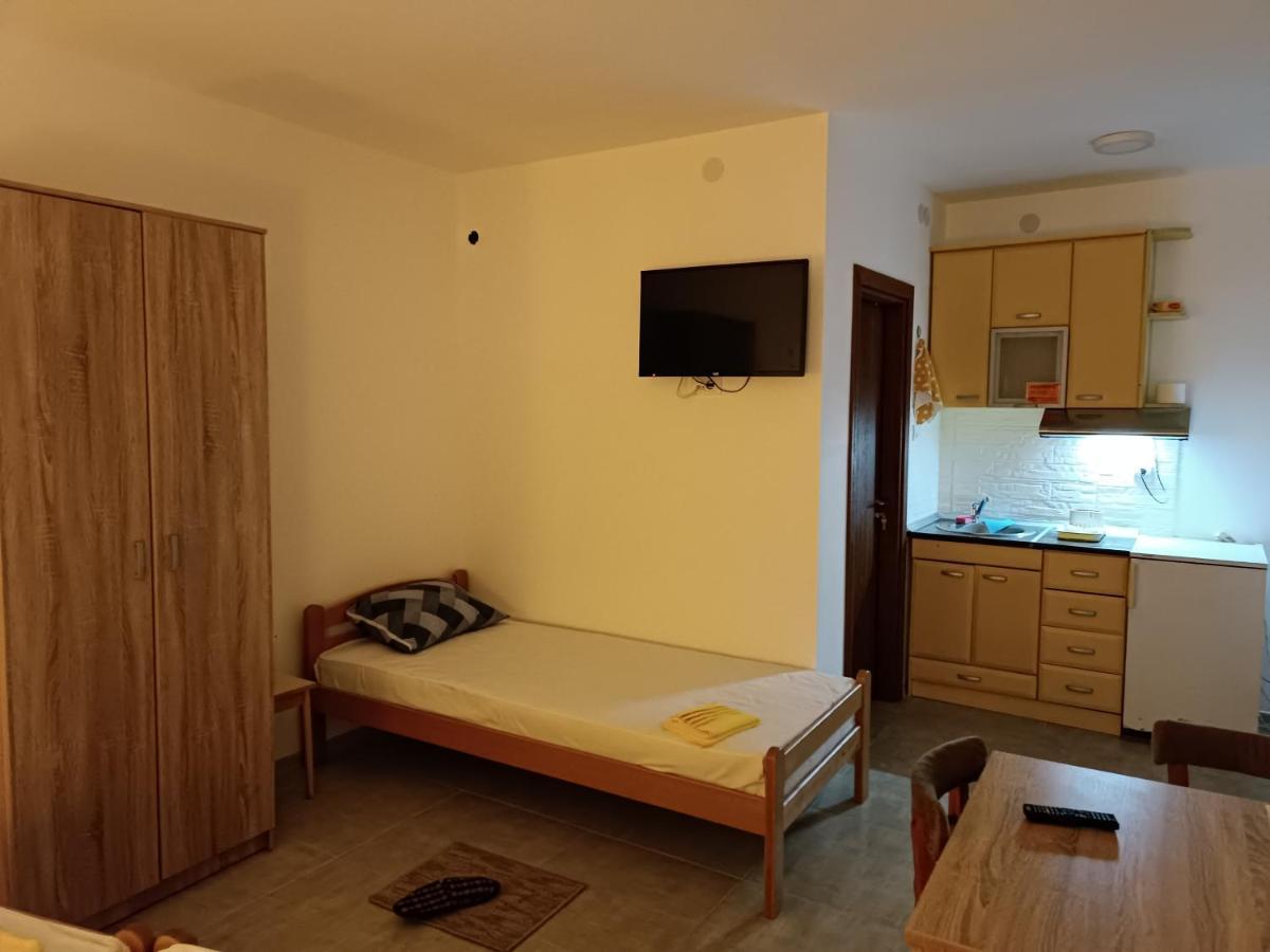 Adamovic Apartment Pirot Luaran gambar
