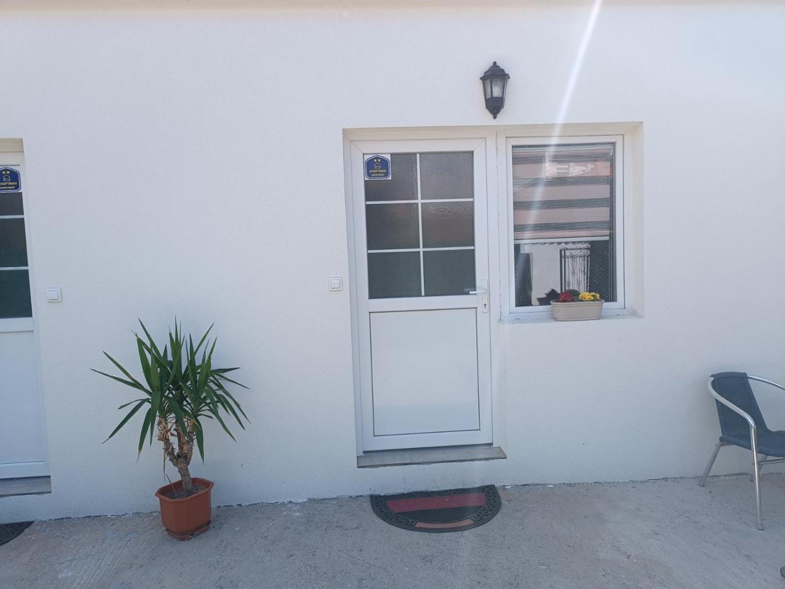 Adamovic Apartment Pirot Luaran gambar
